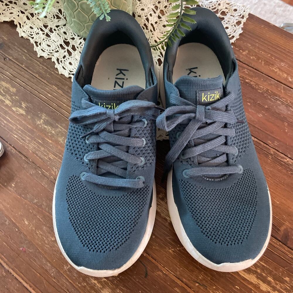 Kiziks blue mens 8.5 women’s 10